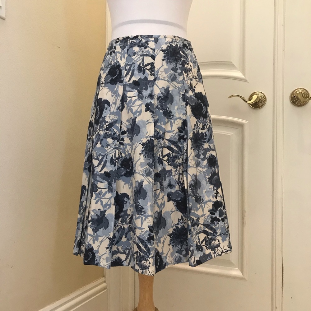 Ann Taylor blue floral box pleated skirt